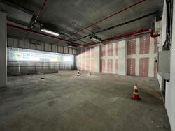 Middle Road (D7), Retail #610490641